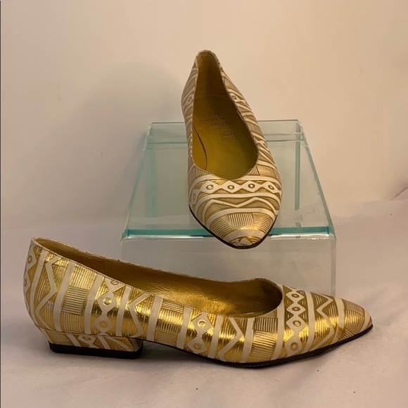 Bruno Magli Sz 6 Flat Gold White Leather Flats - Picture 3 of 11